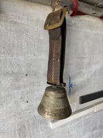 Kuhglocke Aarau Messing Leder alter Zustand 