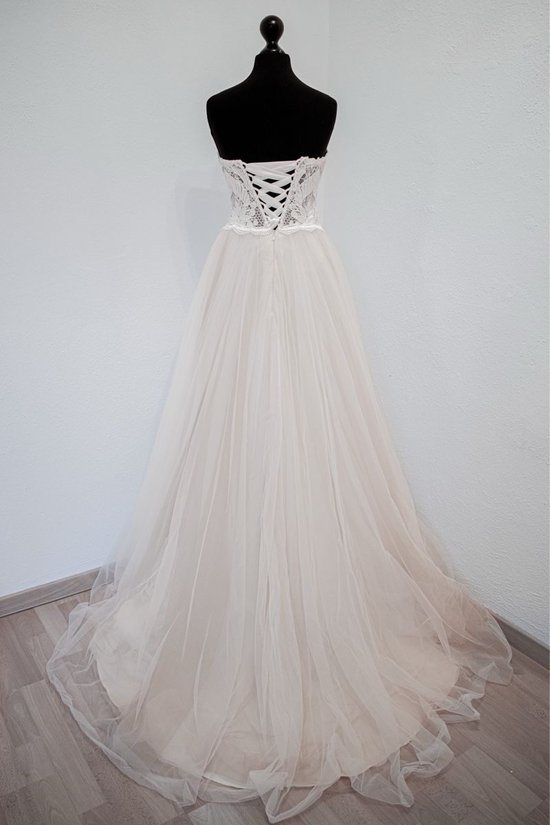 Robes: Brautkleid weiss mit Spitze – D'occasion à Nottwil par k.s.i.d 1