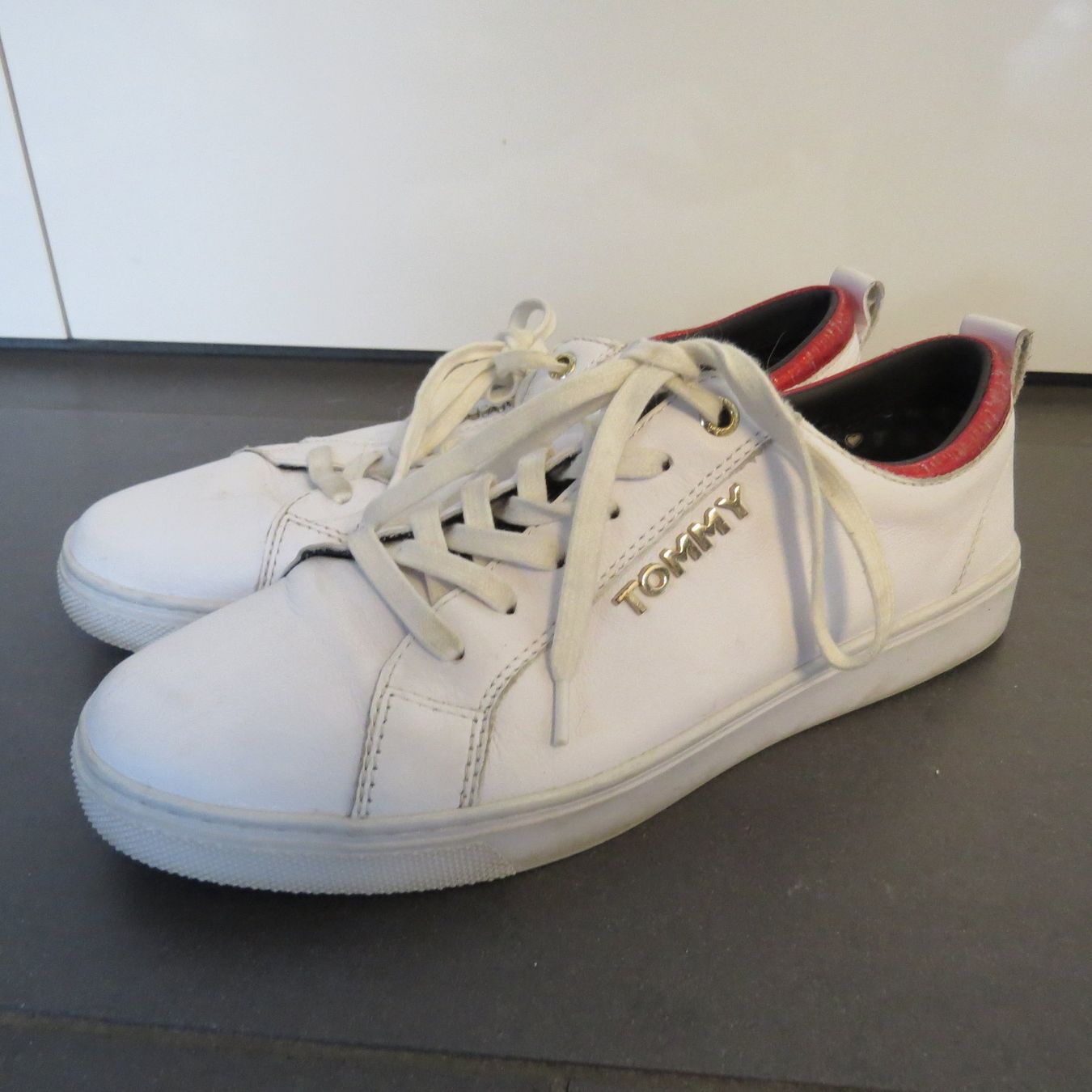 Tommy Hilfiger Damenschuhe: Tommy Hilfiger Sneaker Gr. 40 – Gebraucht aus Einsiedeln von rotgypsy1969