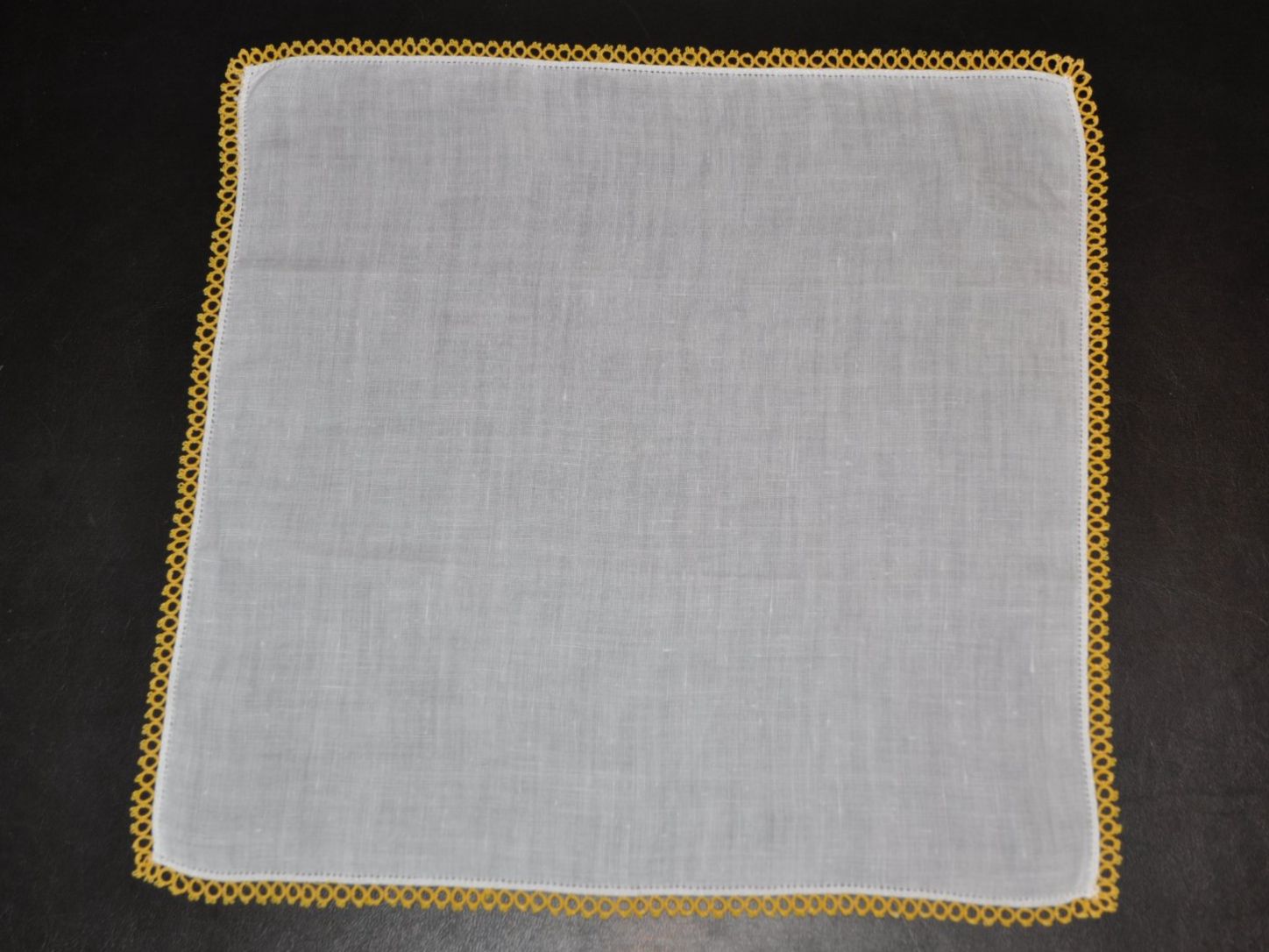 Altro in  Abbigliamento & Accessori: Vintage Stoff Taschentuch mit gelbem Rand – Usato da Boll venduto da Theodora15 1