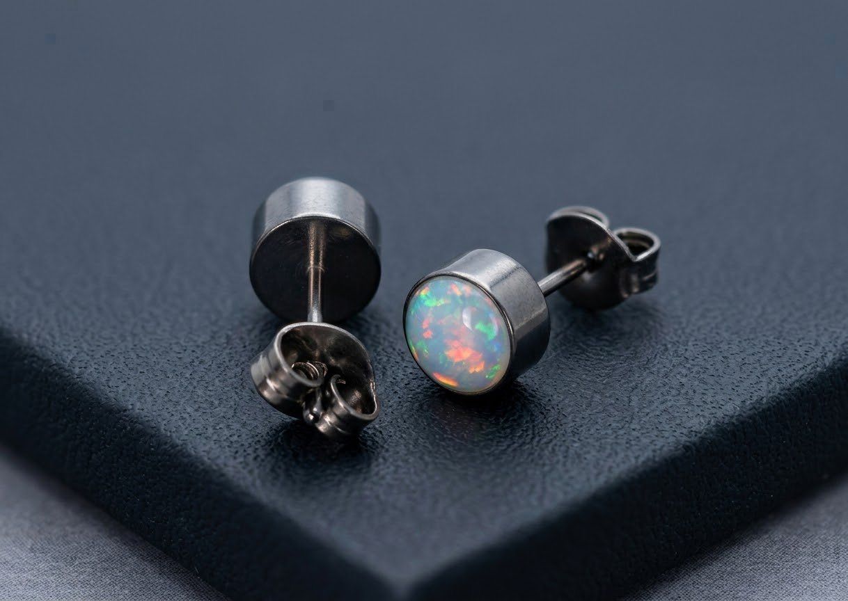 Orecchini pendenti & Orecchini a lobo: Wunderschöne Titanium-Ohrstecker mit Opal – Nuovo e nell'imballaggio originale da Matten b. Interlaken venduto da kero71