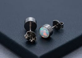 Wunderschöne Titanium-Ohrstecker mit Opal