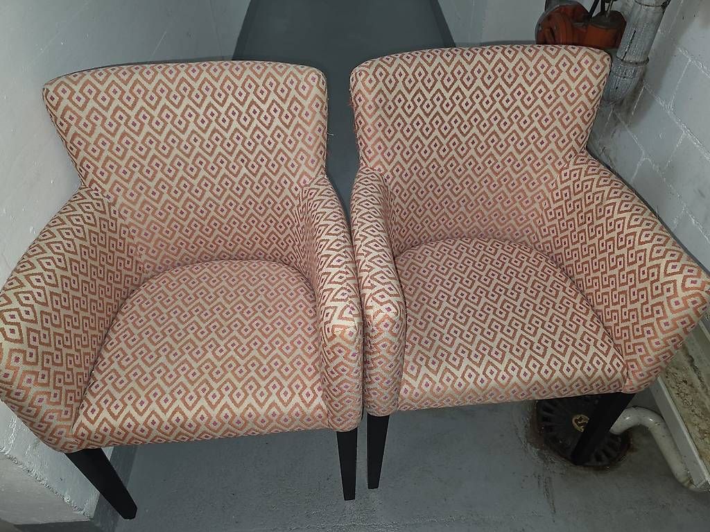 Chaises: 2 Stühle abzugeben – D'occasion à Stansstad par Shanaraa