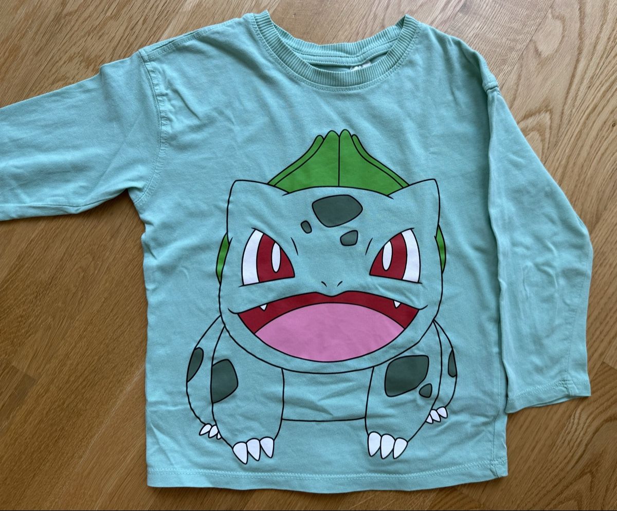 H&M Pullover & Sweatshirts: H&M - Lot de 3 pull Pokémon, taille 104 – Gebraucht aus Genève von valmath 3