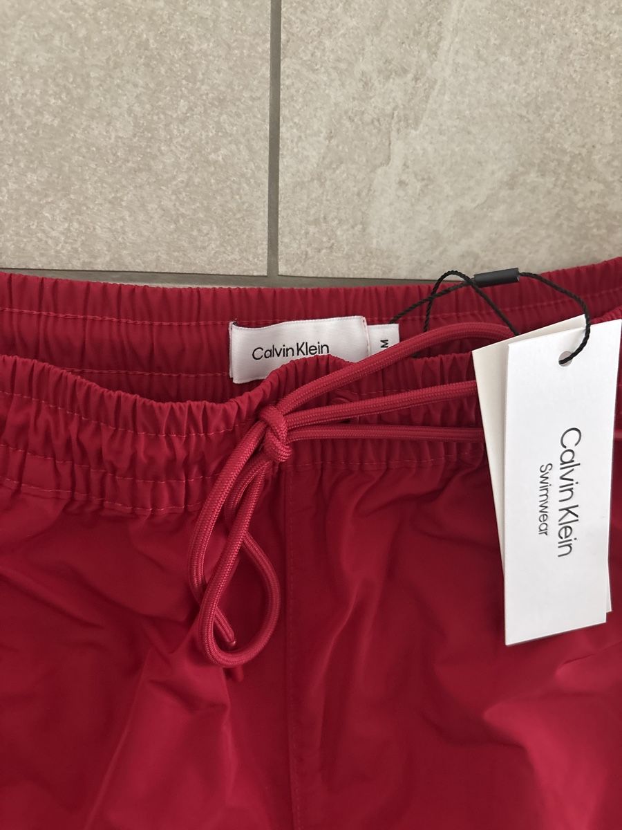 Calvin Klein Caleçons de bain: Short de bain Calvin Klein rouge neuf – Neuf avec emballage d'origine à Fétigny par Titou2010 1