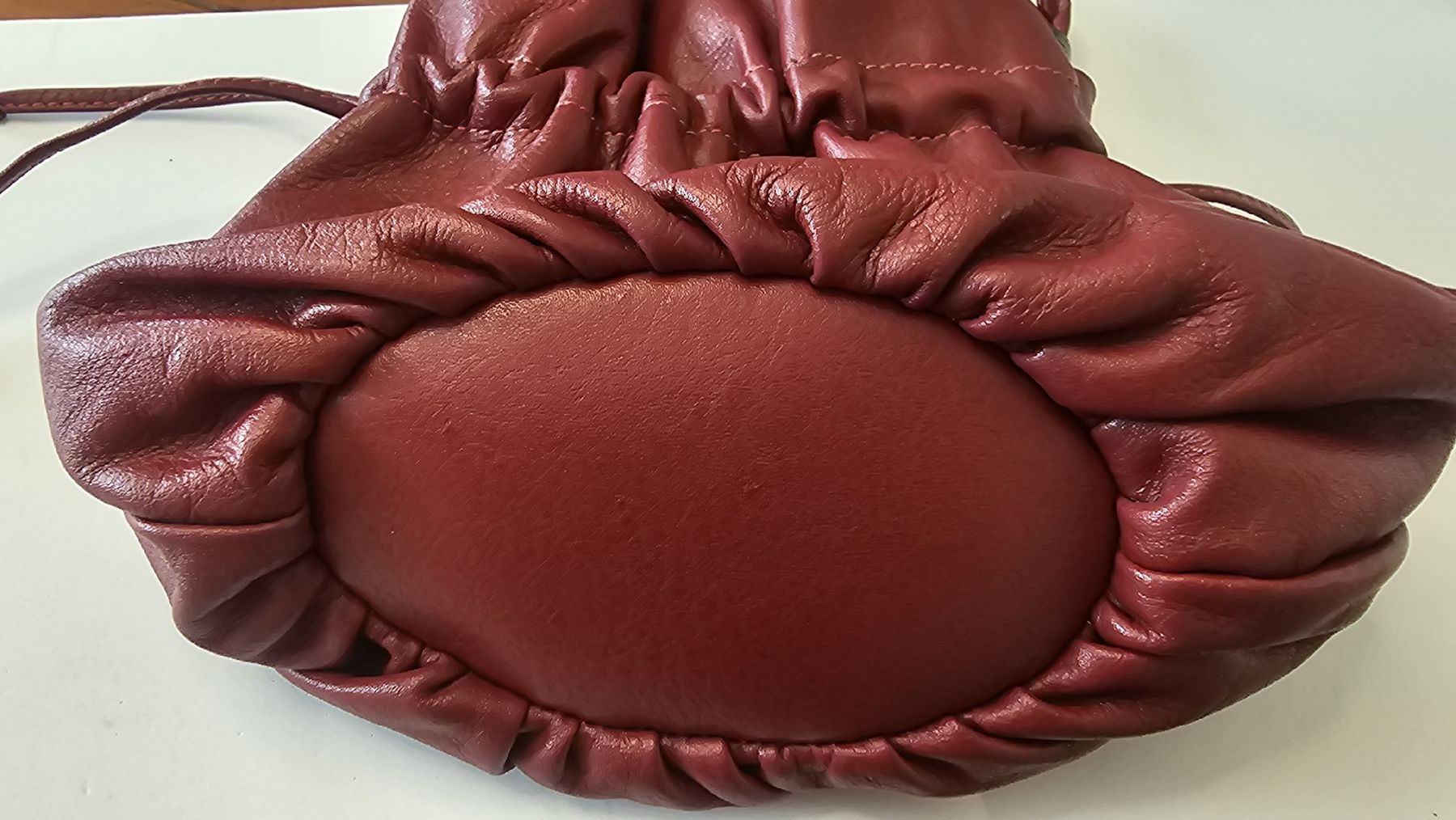 Taschen für Damen: Sac à main en cuir rouge bordeaux. – Neu (gemäss Beschreibung) aus Fribourg von Buchanan777 4