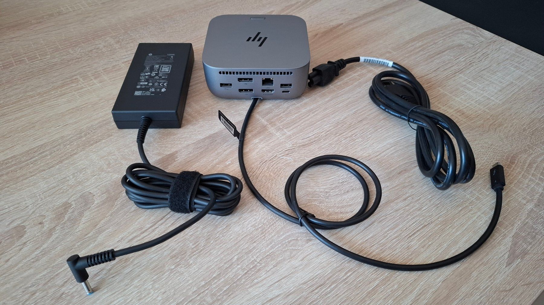 Hewlett Packard Docking station: HP Thunderbolt 4 100W G6 Dock – Usato da Lützelflüh-Goldb venduto da Noir7.pk