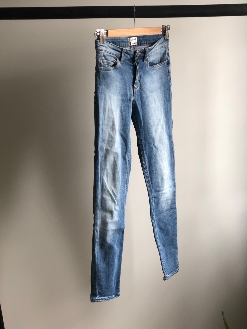 Acne Studios Jeans: Acne Jeans, Gr 25/32 – Usato da Unterägeri venduto da Lerchemeerenge 1
