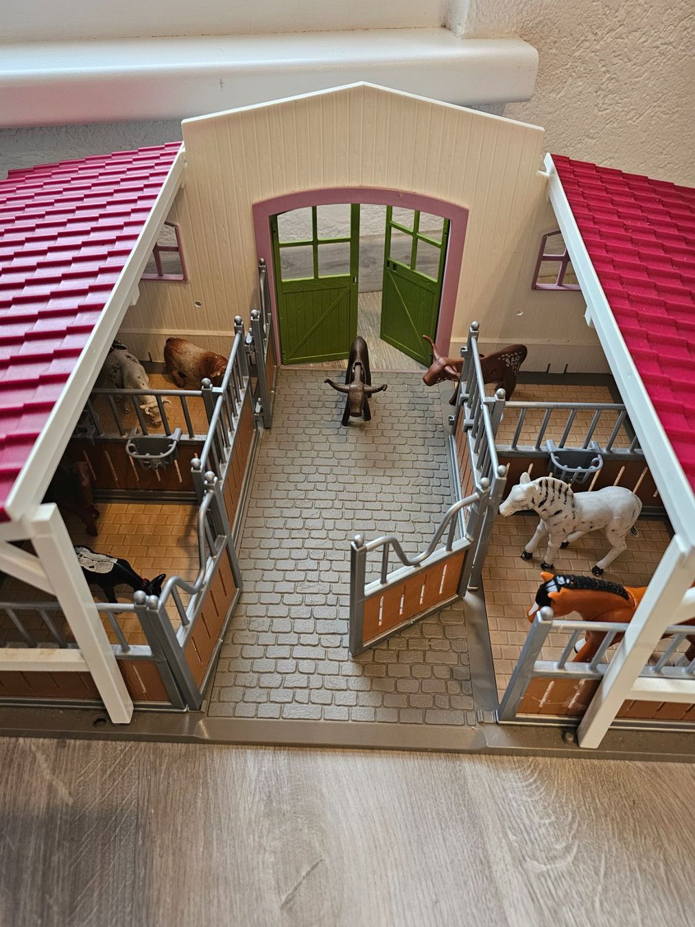Schleich Giocattoli: Bauernhof. Pferdestall mit Tieren. – Usato da Kriessern venduto da Bugggyyy 3