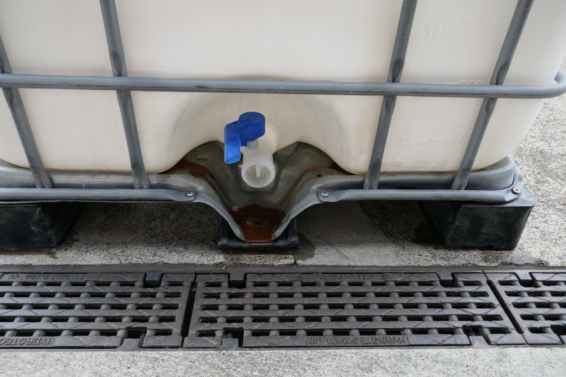 Abbeveratoi e trogoli: IBC-Tank, Wassertank, 1000 Liter – Usato da Port venduto da uzuku 1
