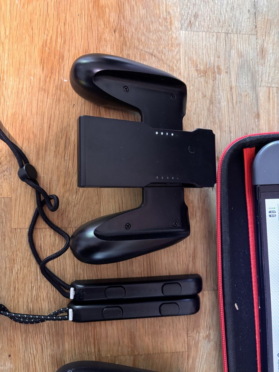 Nintendo Console: Nintendo Switch OLED mit Zubehör und Game, Pro Controller – Usato da Zürich venduto da hiddentreasures_zh 3