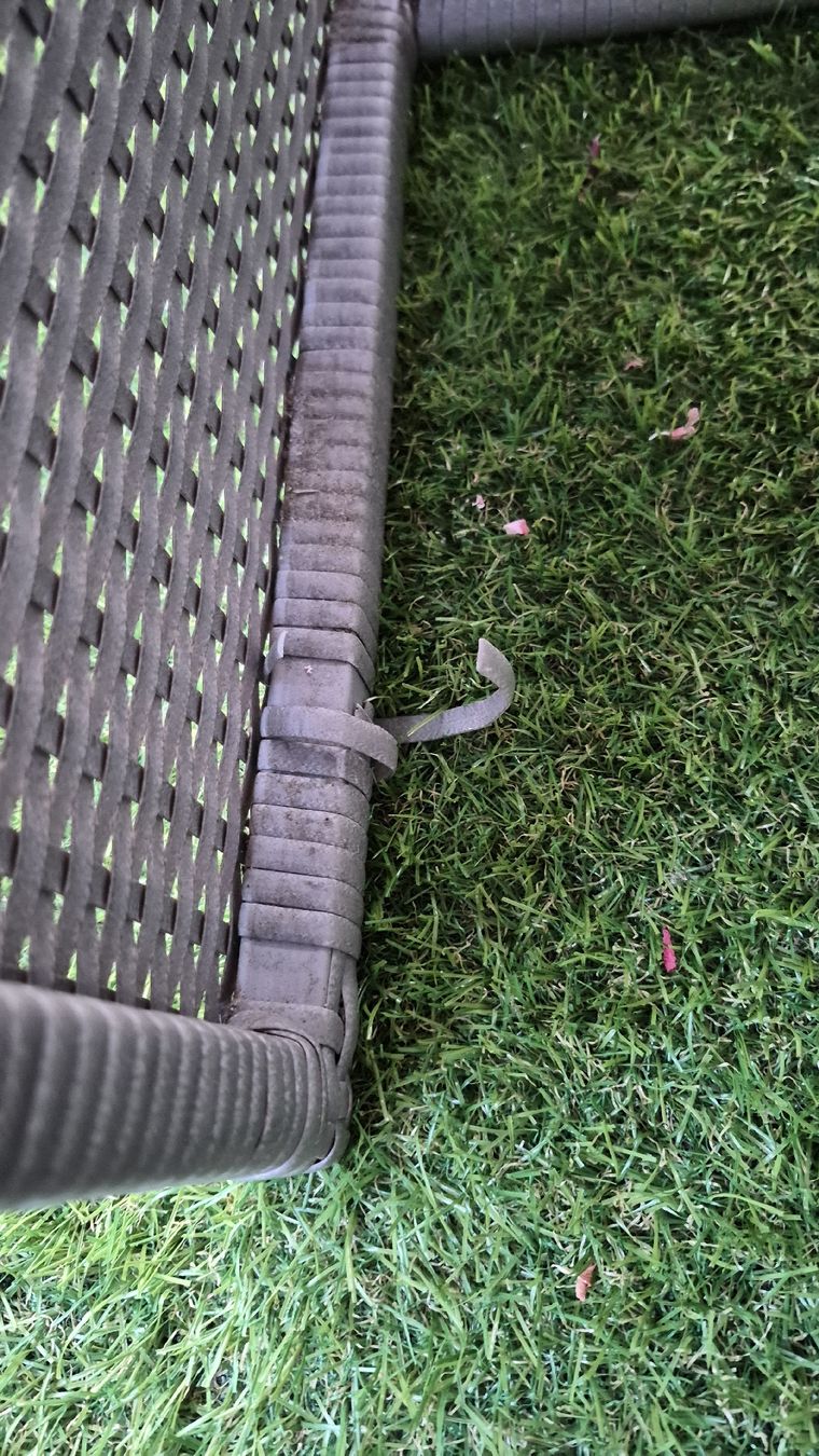 Tischset: Gartentisch mit zwei Stühlen Geflecht grau gebraucht – Gebraucht aus Sisikon von SanAndreas 3