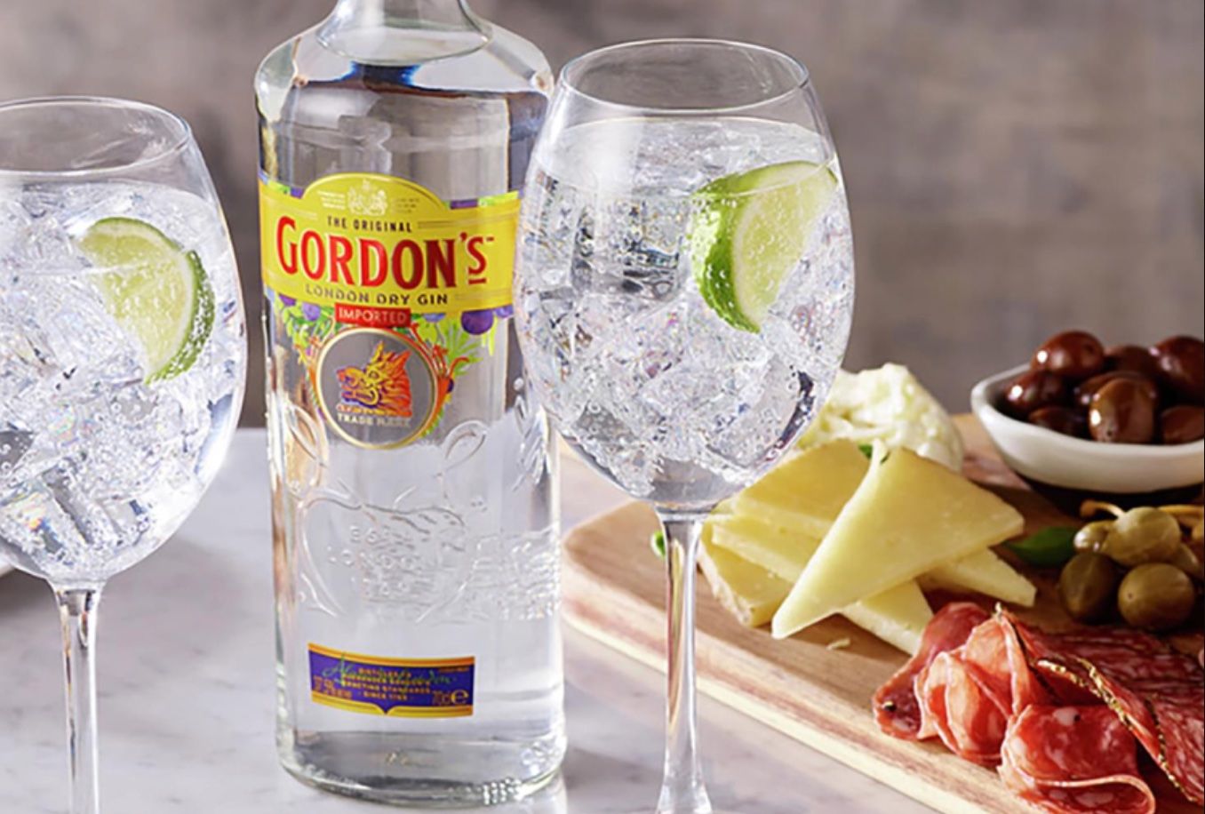 Bevande alcoliche: Gordon's London Dry Gin 37,5% Vol – Nuovo (secondo la descrizione) da Bülach venduto da RockBottomOffTheRamp 8