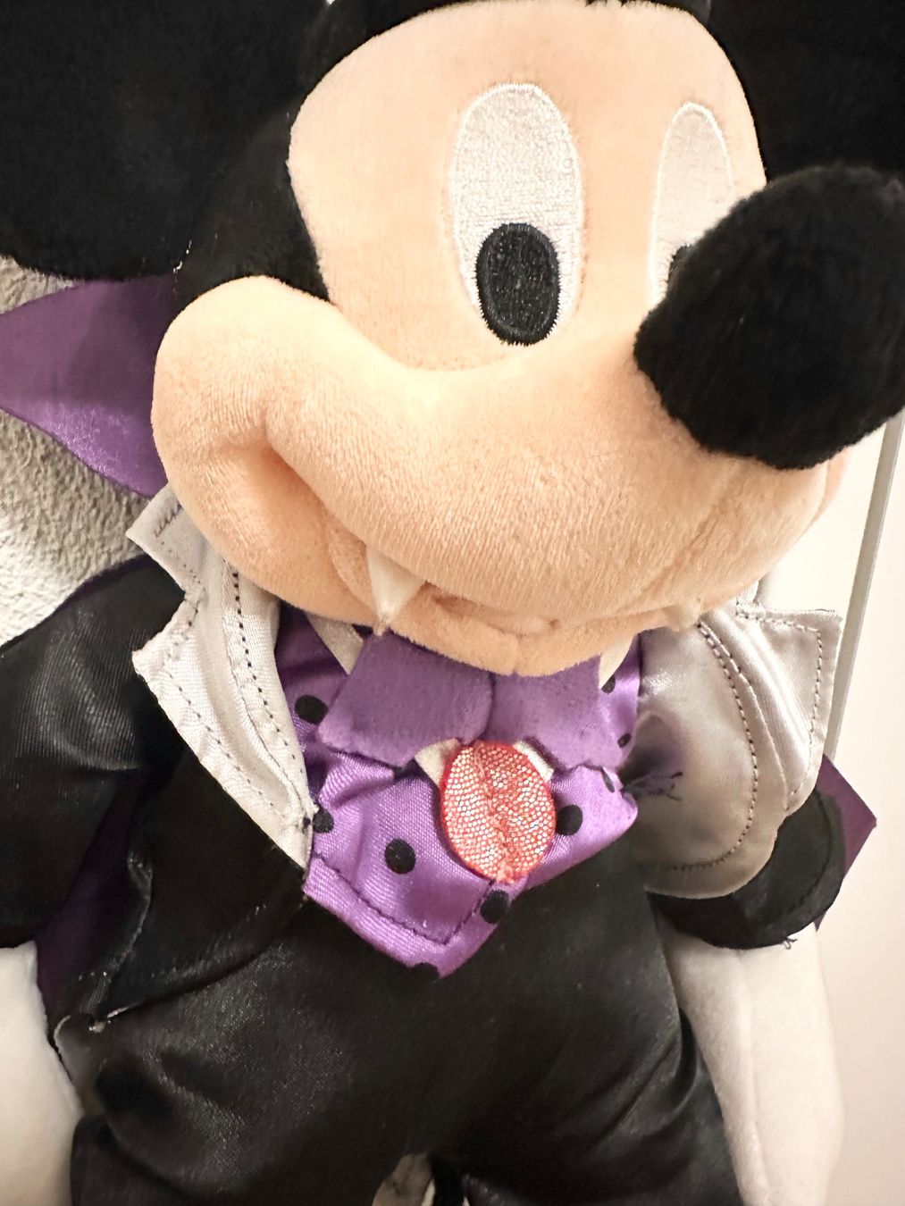 Disney Statuette: Disney Mickey Mouse Vampire Dracula Plusch store exclusive – Usato da Baar venduto da Mic_vL 1