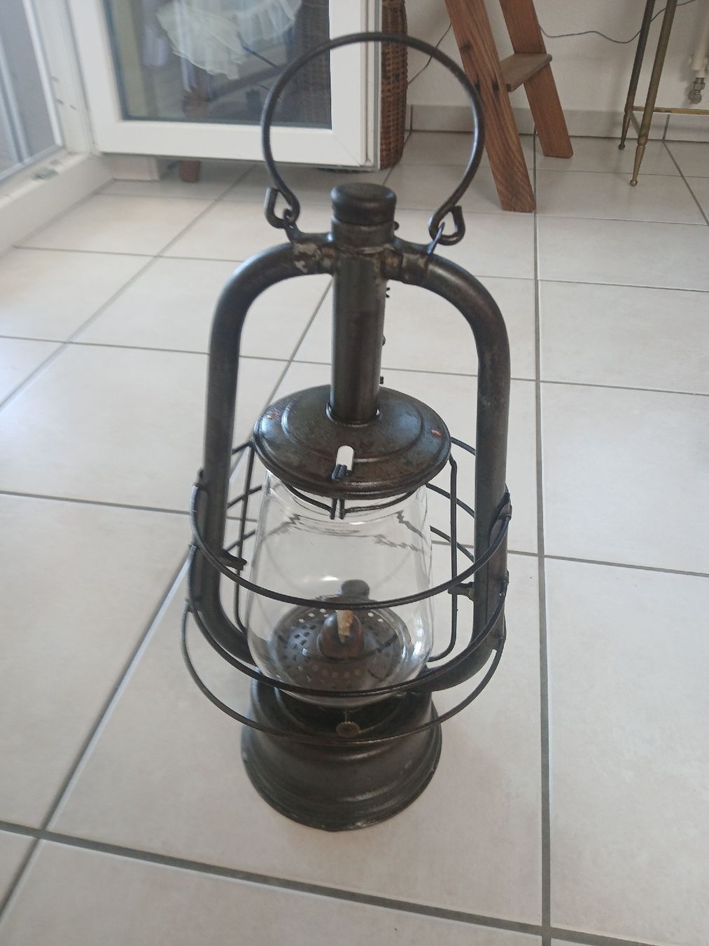 Lampade: Lanterne à pétrole ancienne  – Usato da Corcelles-Payerne venduto da evalyne 1