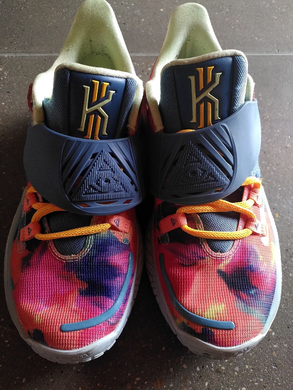 Nike Scarpe da uomo: Nike Kyrie Low 3 CJ1286-600 – Nuovo (secondo la descrizione) da Zürich venduto da aurelie.99 7
