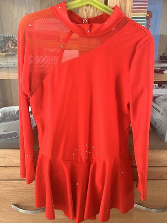 Schönes Kürkleid rot - Gr 134/140