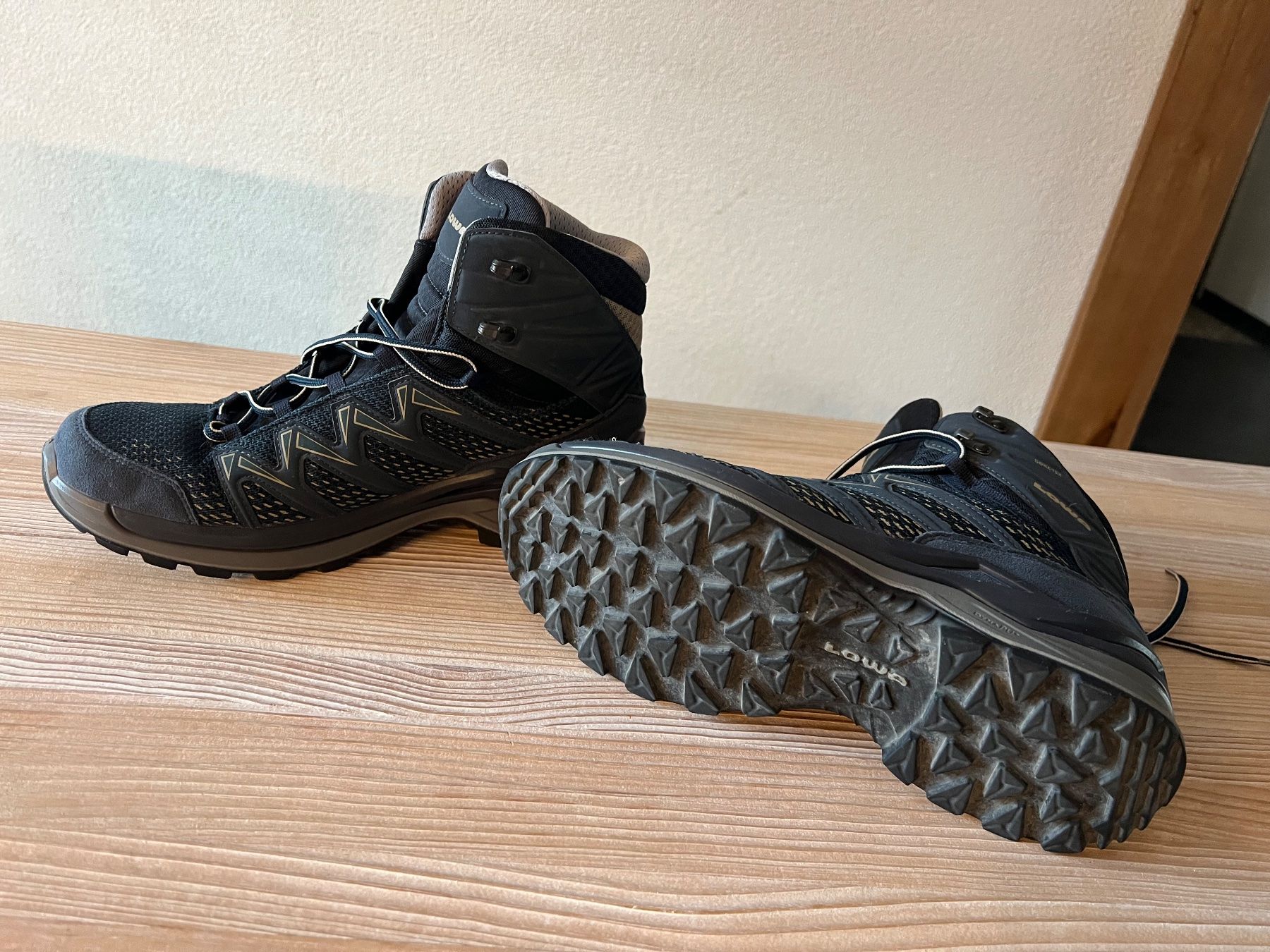 Lowa Chaussures hommes: Wanderschuhe "Lowa" – D'occasion à Kaltbrunn par Sandublau 4