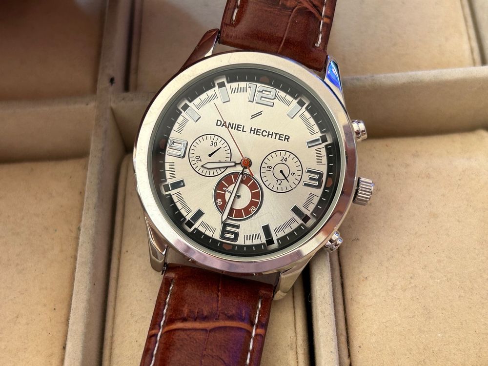 Montre Daniel Hechter ATLAS FOR MEN - Cadran Chiffres Romains, Bracelet Noir Simili Cuir - Aiguilles Lumineuses - Occasion