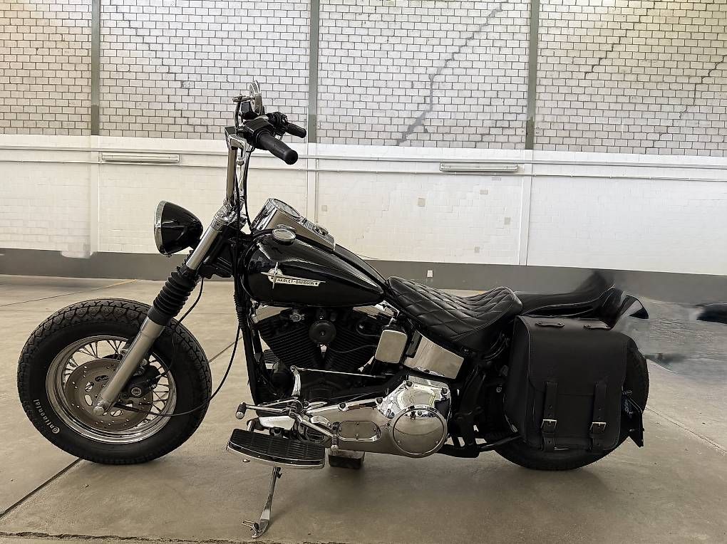 Harley-Davidson Chopper: Harley-Davidson Heritage Softail (Evo) Custom Bobber – Usato da Rämismühle venduto da BikertinuZH 1