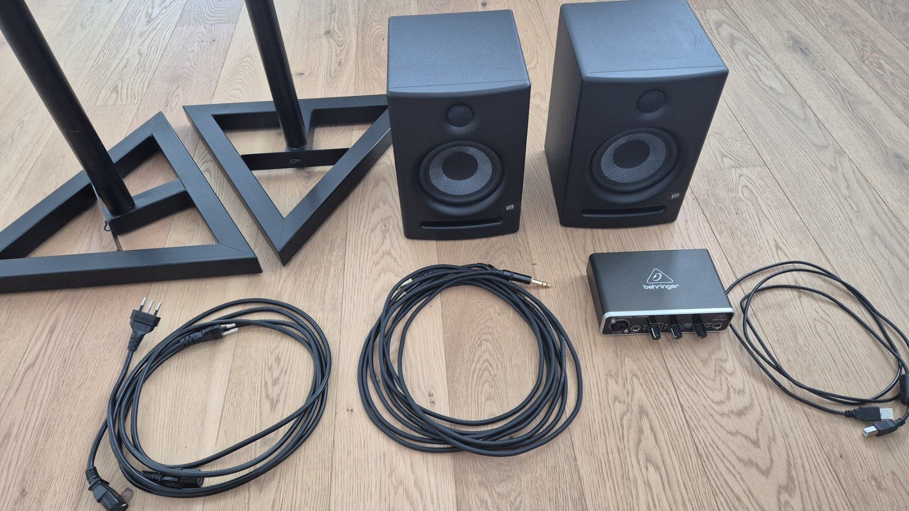 PreSonus Lautsprecher: PreSonus Eris E5 Studiomonitore Paar + Ständer + UMC22 – Gebraucht aus Baden von Stylz91 1