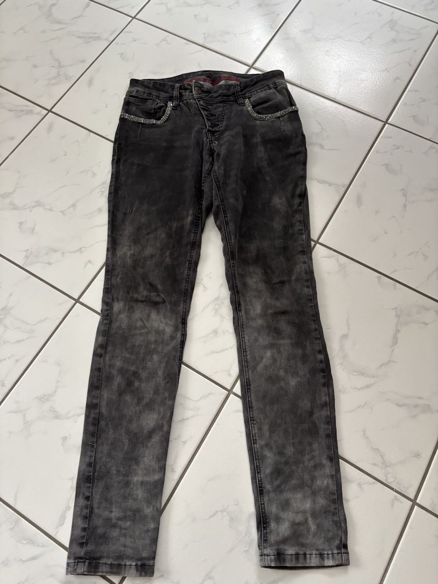 Jeans: Pantaloni  – Usato da Schwyz venduto da Francesca54