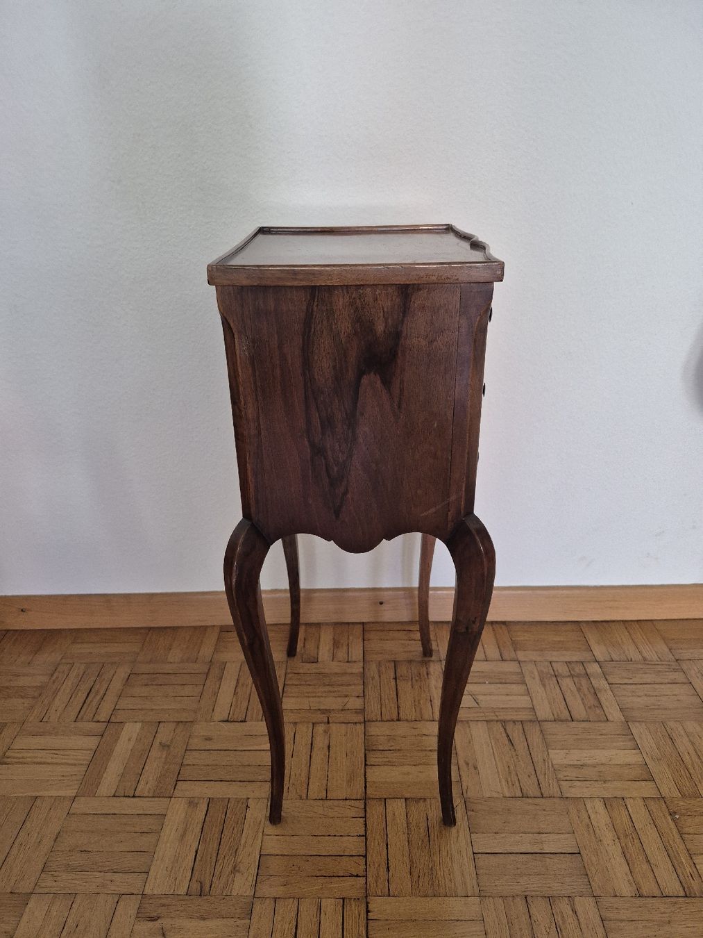 Comodini: Antiker Nachttisch/Beistelltisch – Usato da Bern venduto da san_kcw5 1