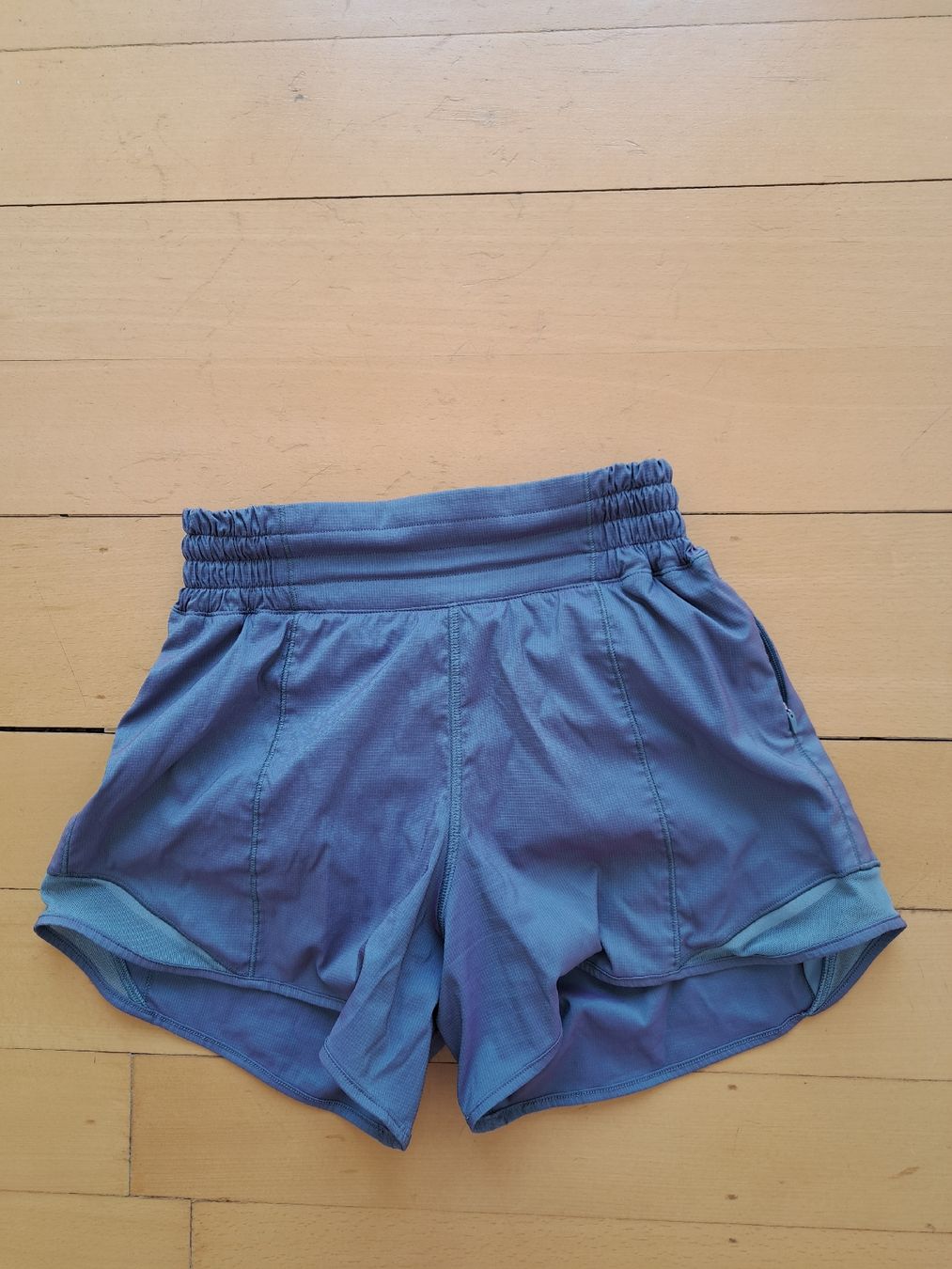 Lululemon Pantaloni: Lululemon Shorts – Usato da Thalwil venduto da sternenstaub369