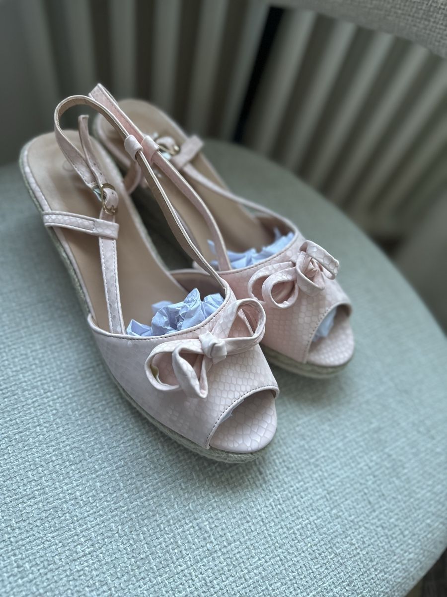 Damenschuhe: Neue Keilabsatz Sandalen hellrosa – Neu und originalverpackt aus Zürich von Chez_Dali 1