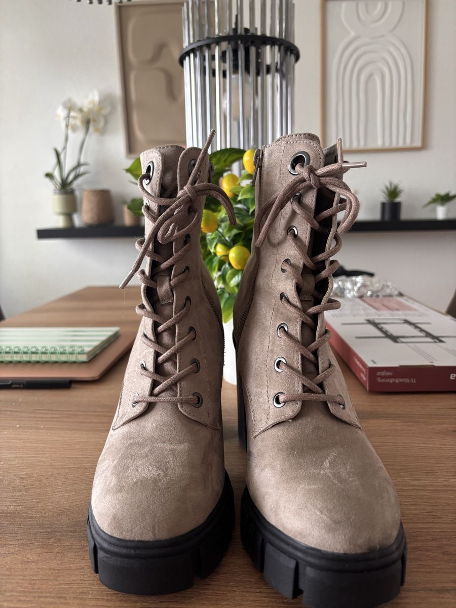 Scarpe da donna: Bottes femme  – Nuovo (secondo la descrizione) da Yverdon-les-Bains venduto da mar_lz9m 1
