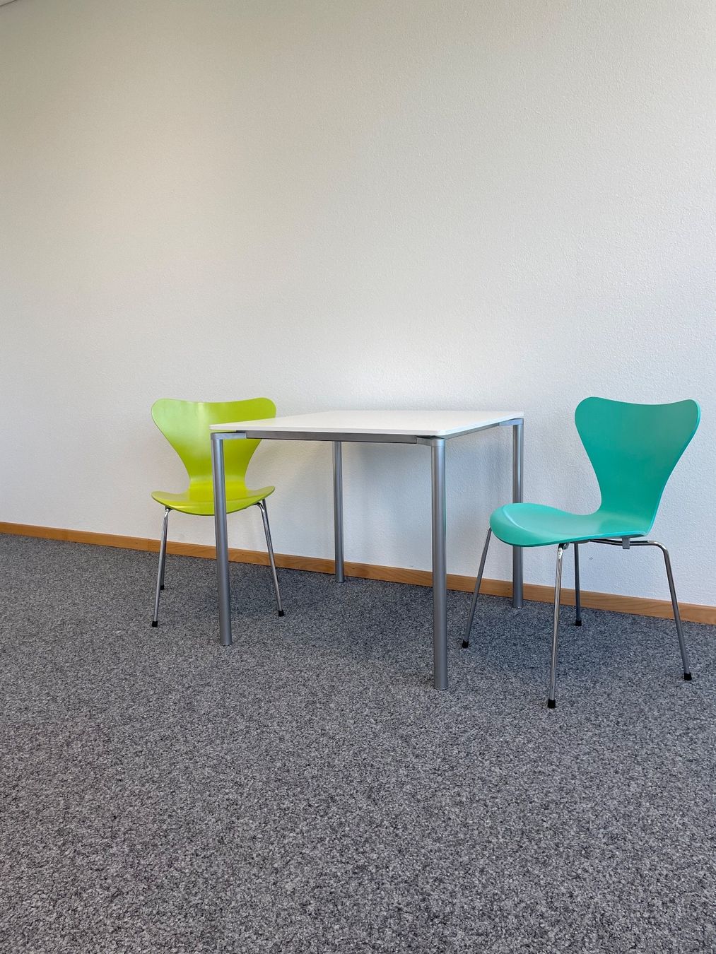 Fritz Hansen Tavoli: 2 Fritz Hansen Designer Tische – Usato da Grenchen venduto da Design-Outlet 4