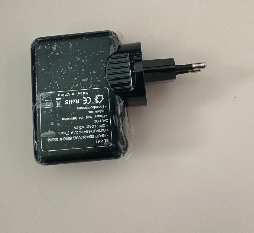 Unità & Adattatore: Mit 4xUSB Charger Travel Adapter – Nuovo (secondo la descrizione) da Nidau venduto da EXP40