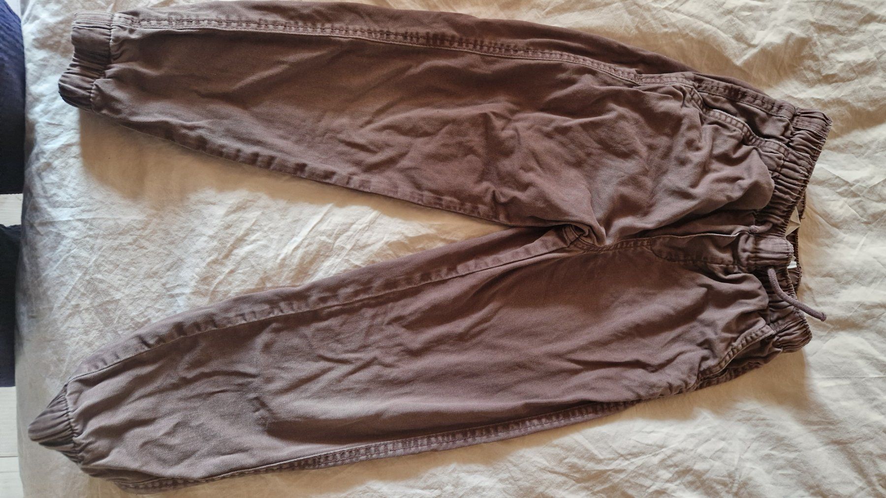 H&M Pantaloni: H&M Jogger Gr. 122 – Usato da Oensingen venduto da Nussikowski