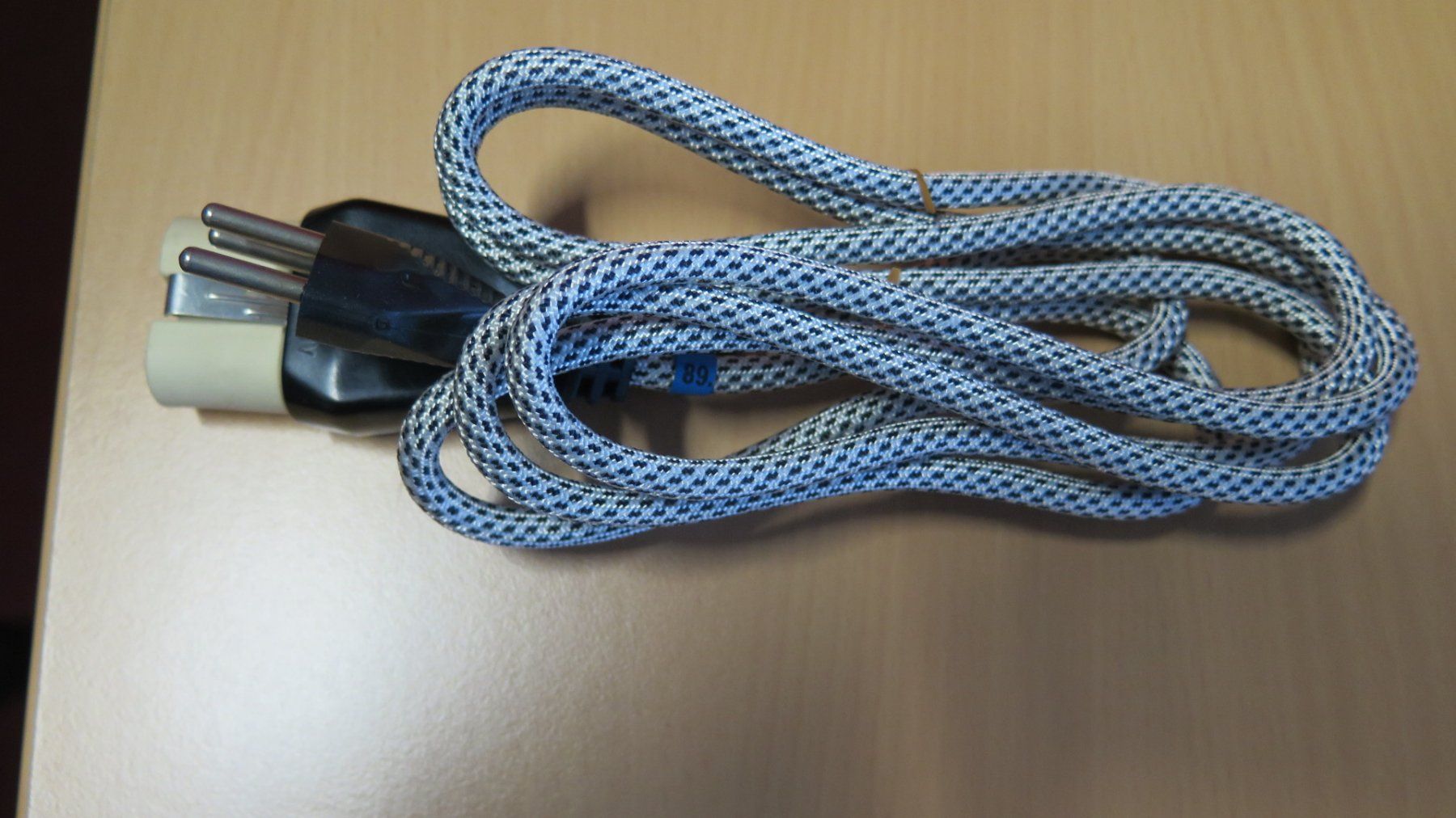 Cavi: Gerätekabel mit Stecker 3x 1mm2 Länge 2.00m – Nuovo e nell'imballaggio originale da Eiken venduto da HSE44 2