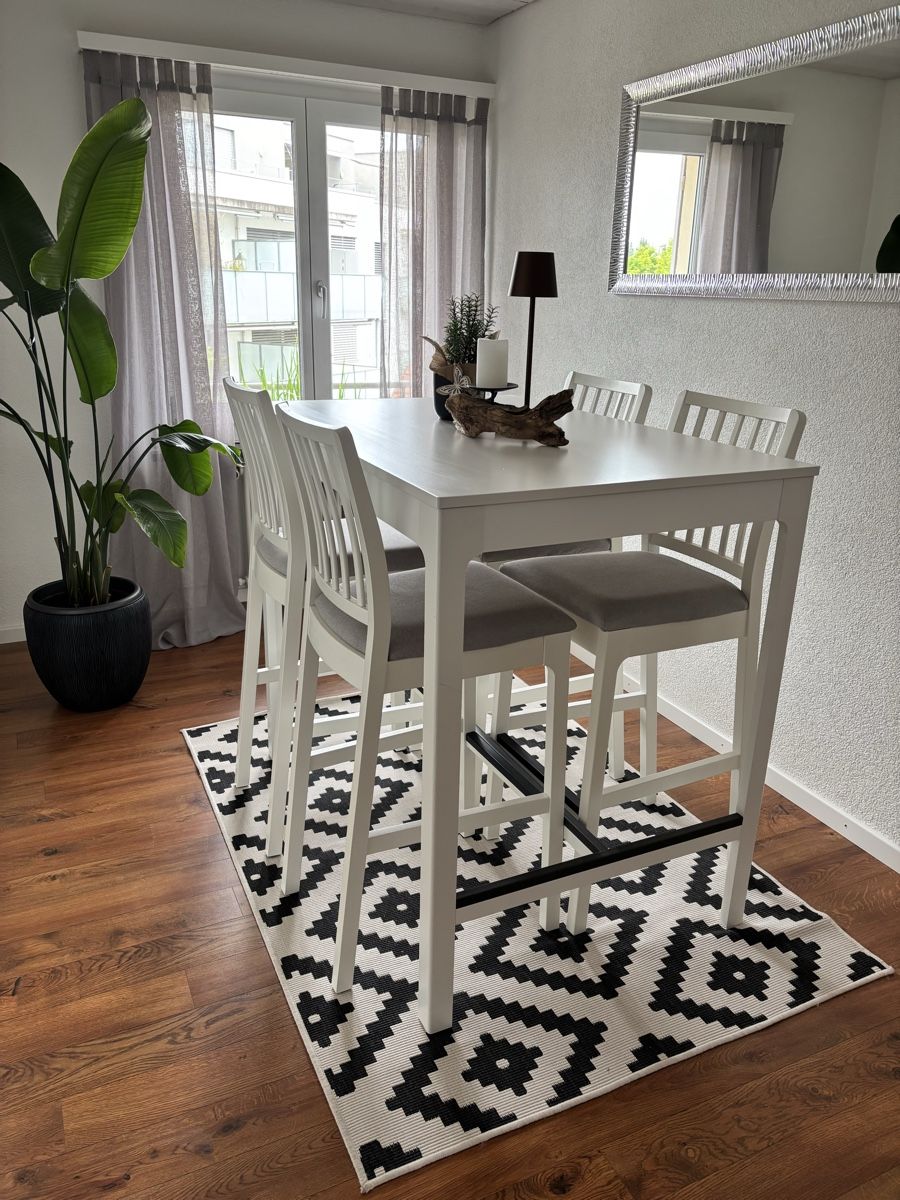 Ikea Tables: Esstisch mit 4 Barhocker – D'occasion à Tägerwilen par sandy_72