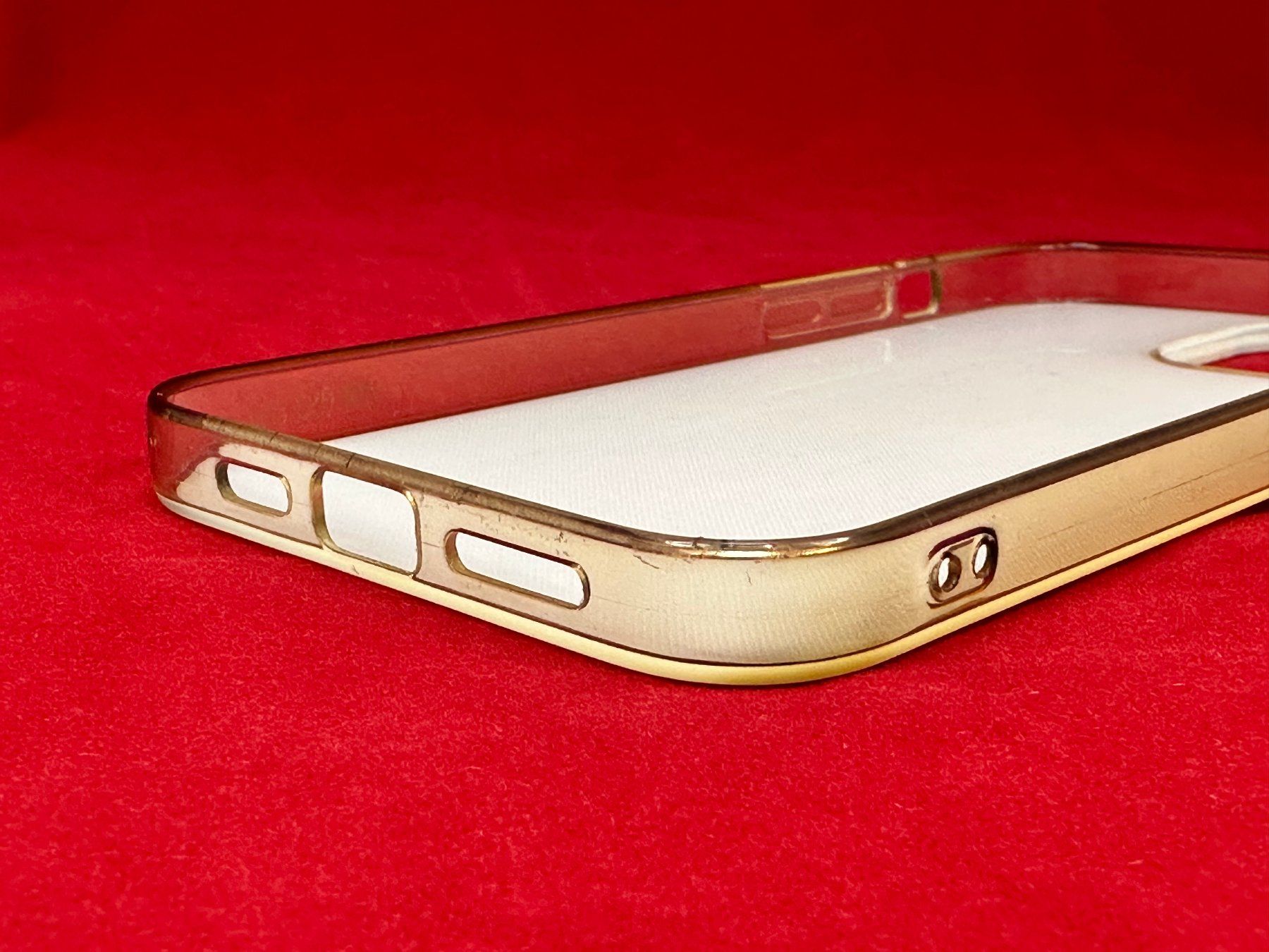 Apple Covers & Schutzfolien: Cover für iPhone 13 Pro Max – Gebraucht aus Egolzwil von Bubbly76 5