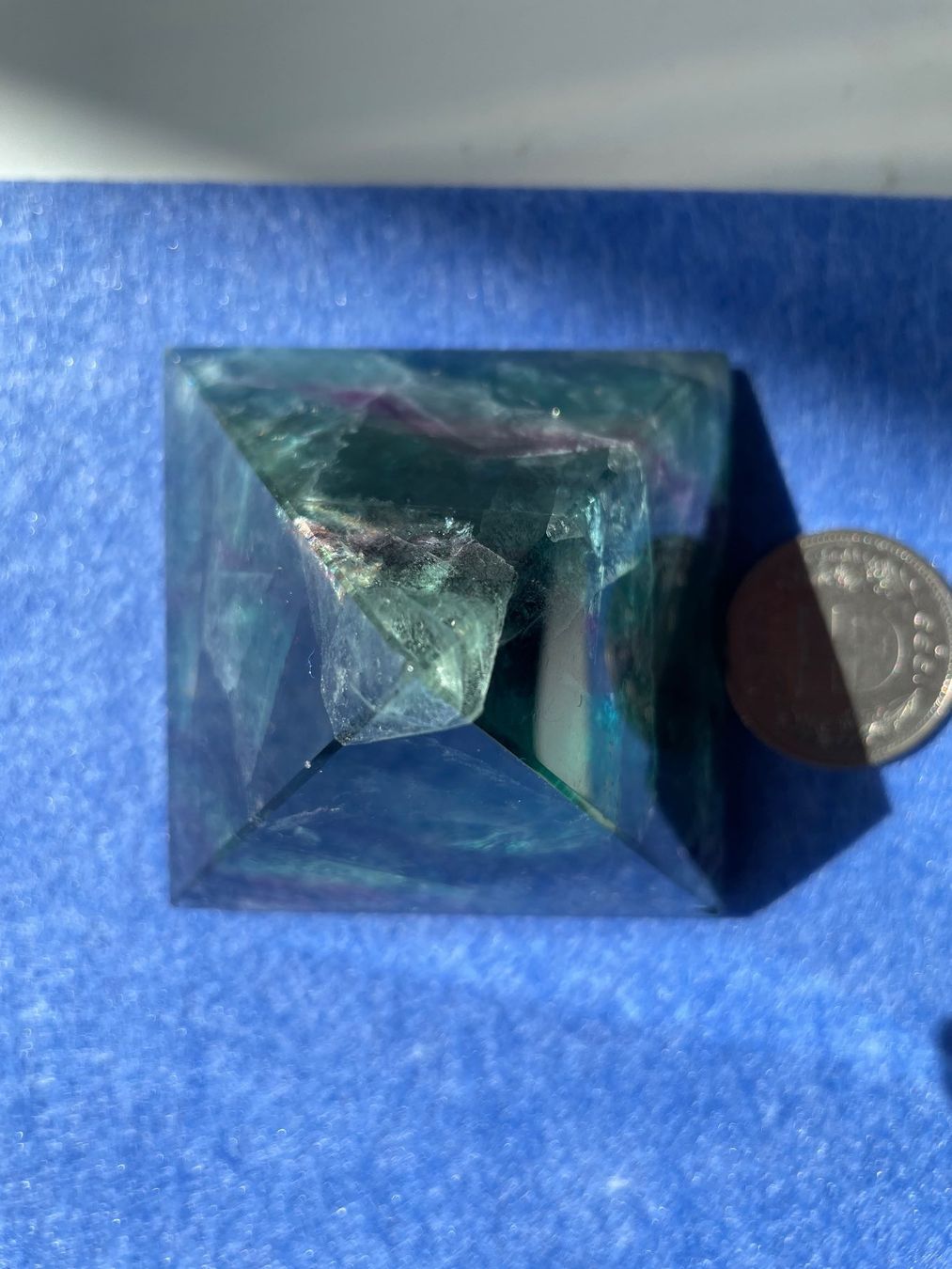 Minerali & Pietre curative: Fluorit Pyramide – Usato da Winkel venduto da cma_df88 2