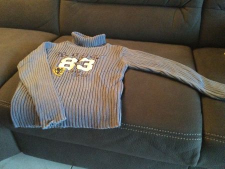 2 Pullover Jungen, Gr. 122 und 128