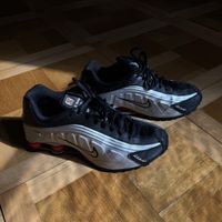 Nike Shox TL Trainers, Black/Silver, EU 40