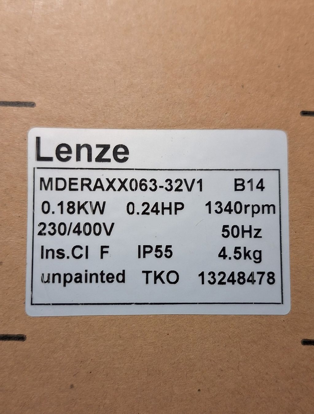 Motori: Moteur triphasé Lenze MDERAXX063-32V1 – Nuovo e nell'imballaggio originale da Bussy FR venduto da 023 4