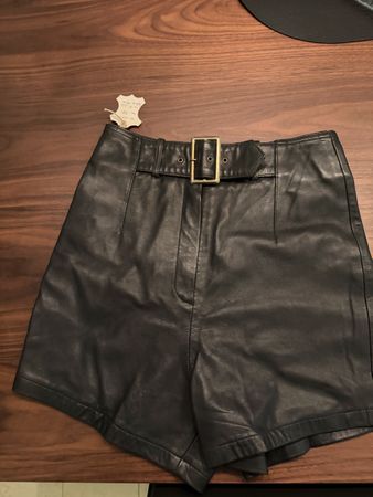 Leder Shorts Schwarz Grösse 38 mit Gürtel neu