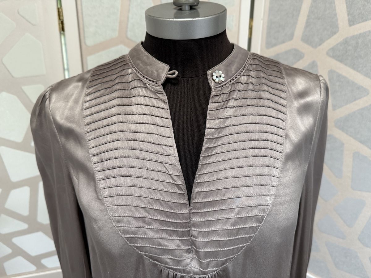 Kleider: Great grey silk dress. S/M – Gebraucht aus Grund b. Gstaad von PlageNeigeplus 1