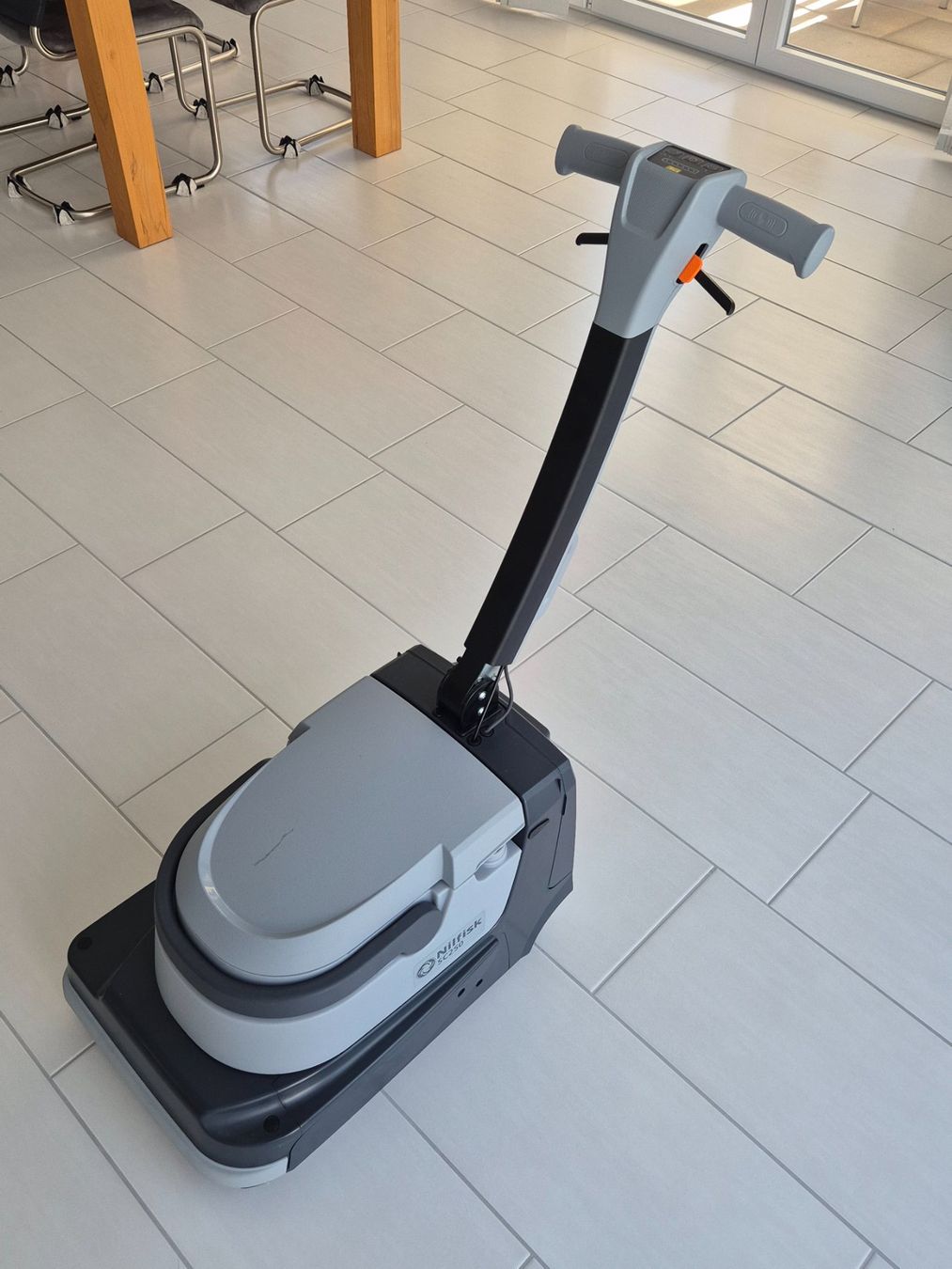 Nilfisk Tutte le macchine: Nilfisk SC 250, Industrie Scheuersaugmaschine. – Usato da Basadingen venduto da hueb8