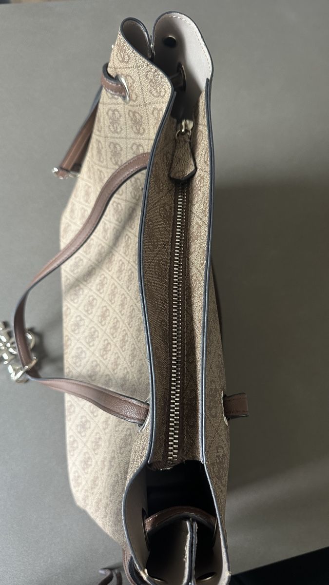 Guess Borse da donna: Guess Handtasche/Shopper Monogramm beige – Nuovo (secondo la descrizione) da Waldstatt venduto da Car_na 3