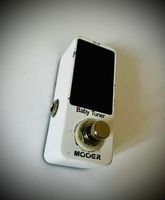 Mooer Baby Tuner – kompakter Pedal-Tuner inkl. Netzteil