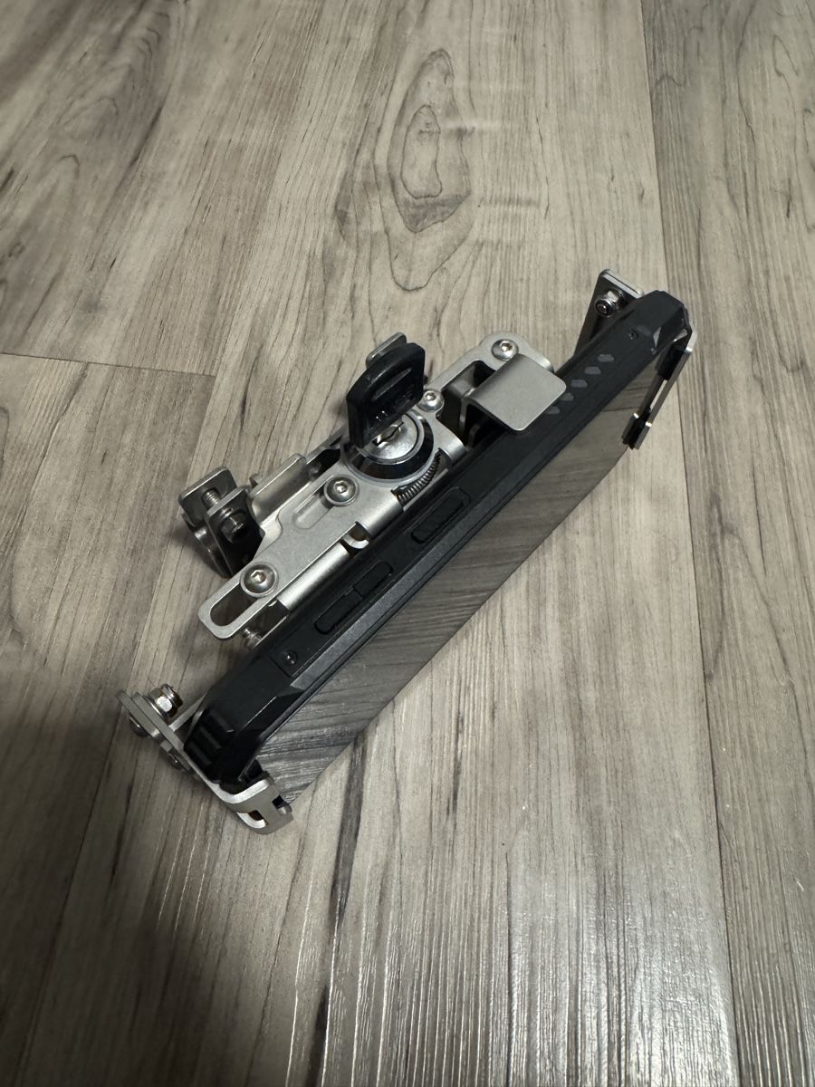 Staffe: Motorrad Handy Halterung The Holder 2.0 – Usato da Oberriet SG venduto da valentinmattle 1