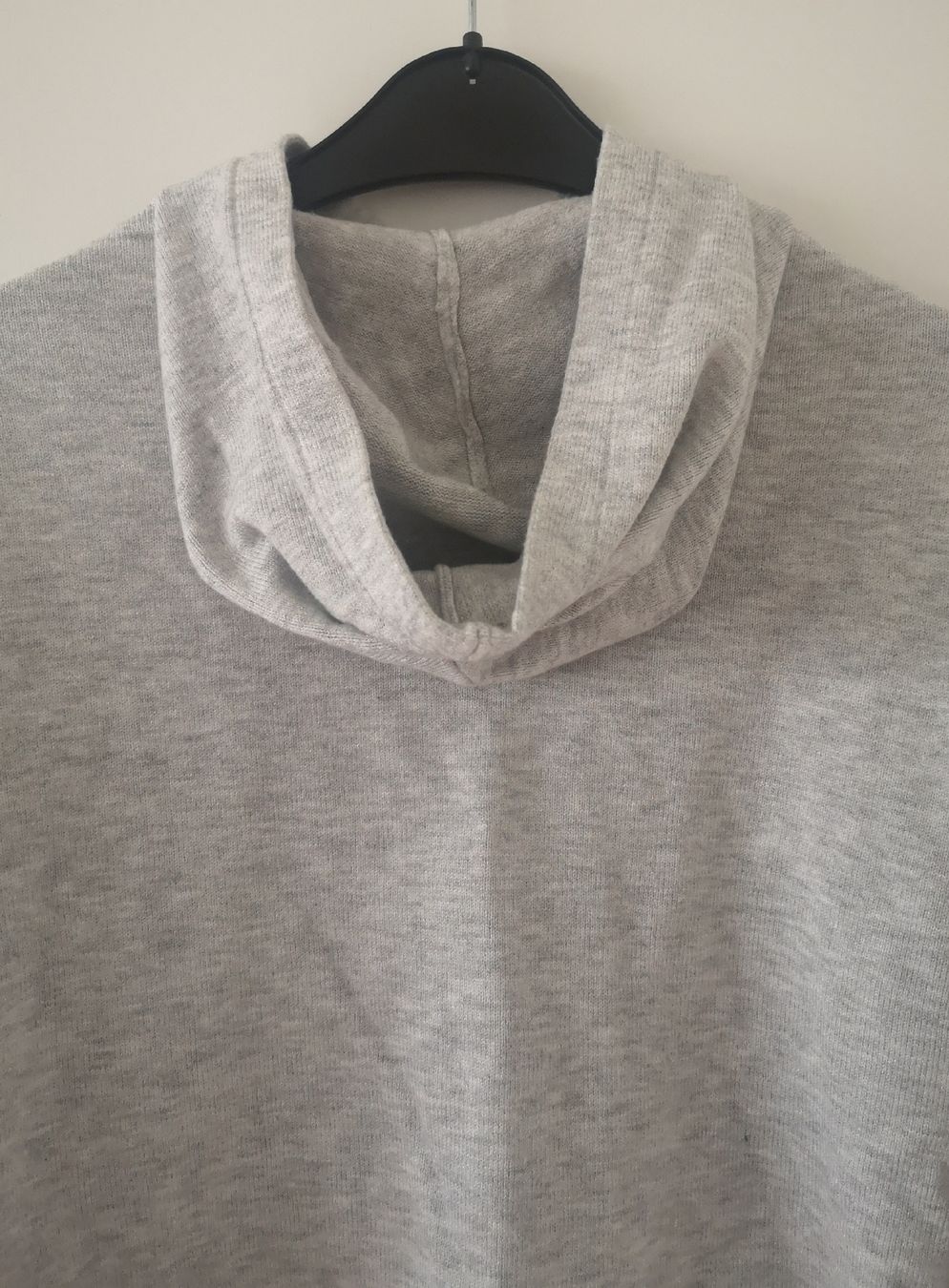Maglioni & Felpe: grauer Kapuzen-Pulli Gr. 146/152 - Spendenaktion – Nuovo (secondo la descrizione) da Unterkulm venduto da Beljasch