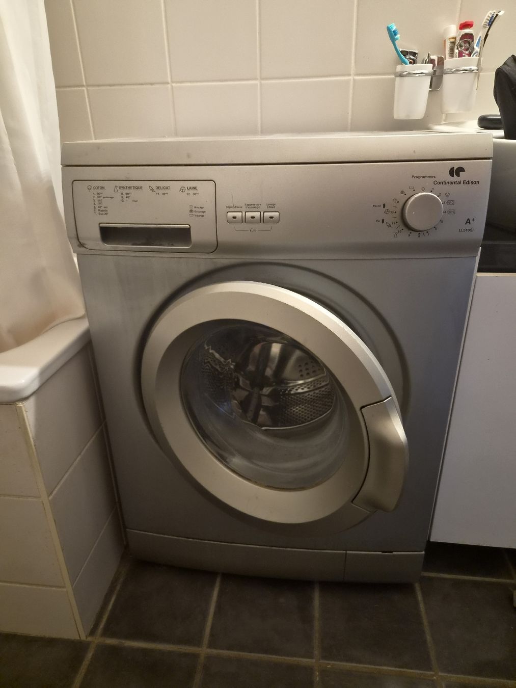 Waschmaschinen: Vend machine à laver  – Gebraucht aus Meyrin von lau_7gwz
