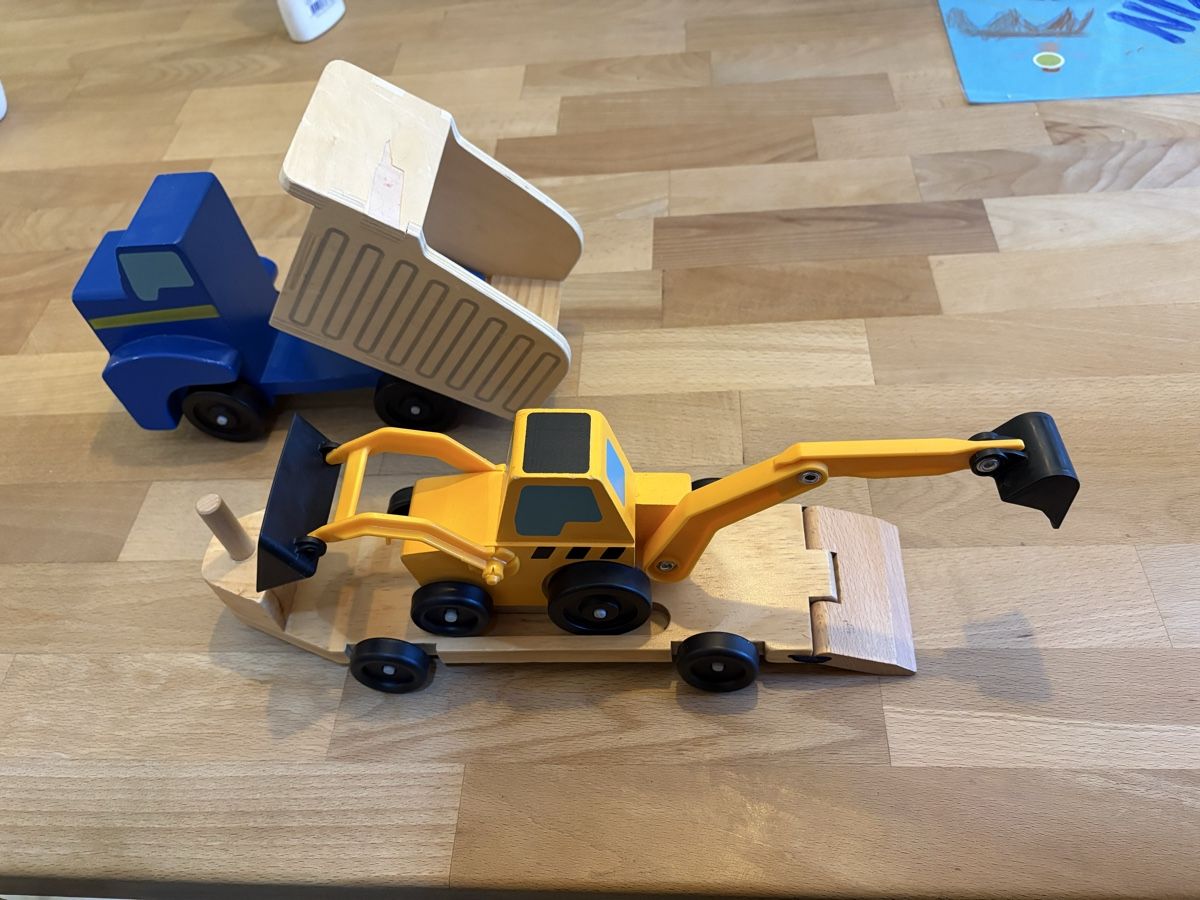 Giocattoli: Holzspielzeug Bagger und Muldenkipper Set – Usato da Bönigen venduto da Mimi_Aurora