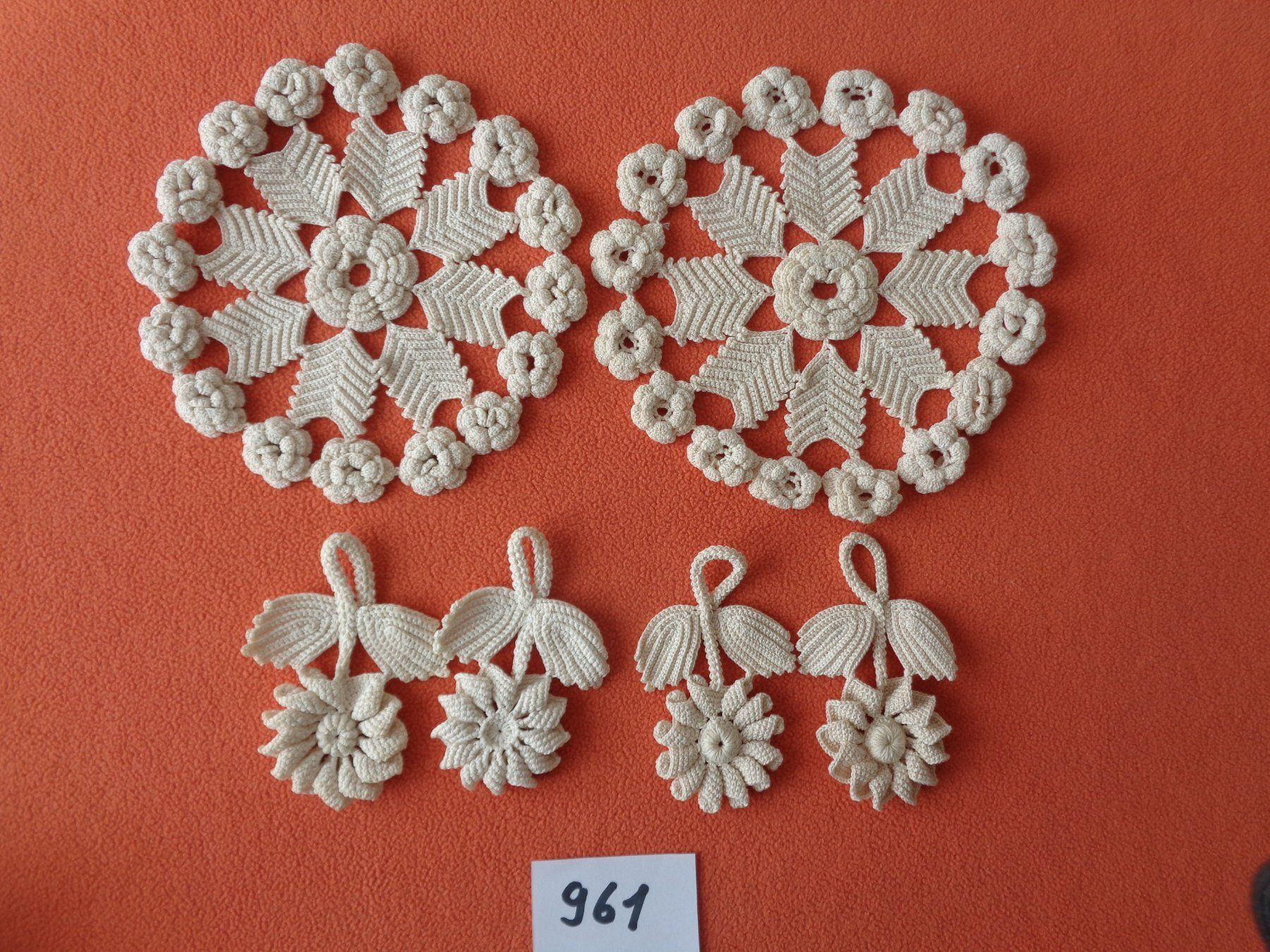Tutte le decorazioni: Makramee - Handarbeit – Blumendeko – Nuovo (secondo la descrizione) da Chur venduto da omonia